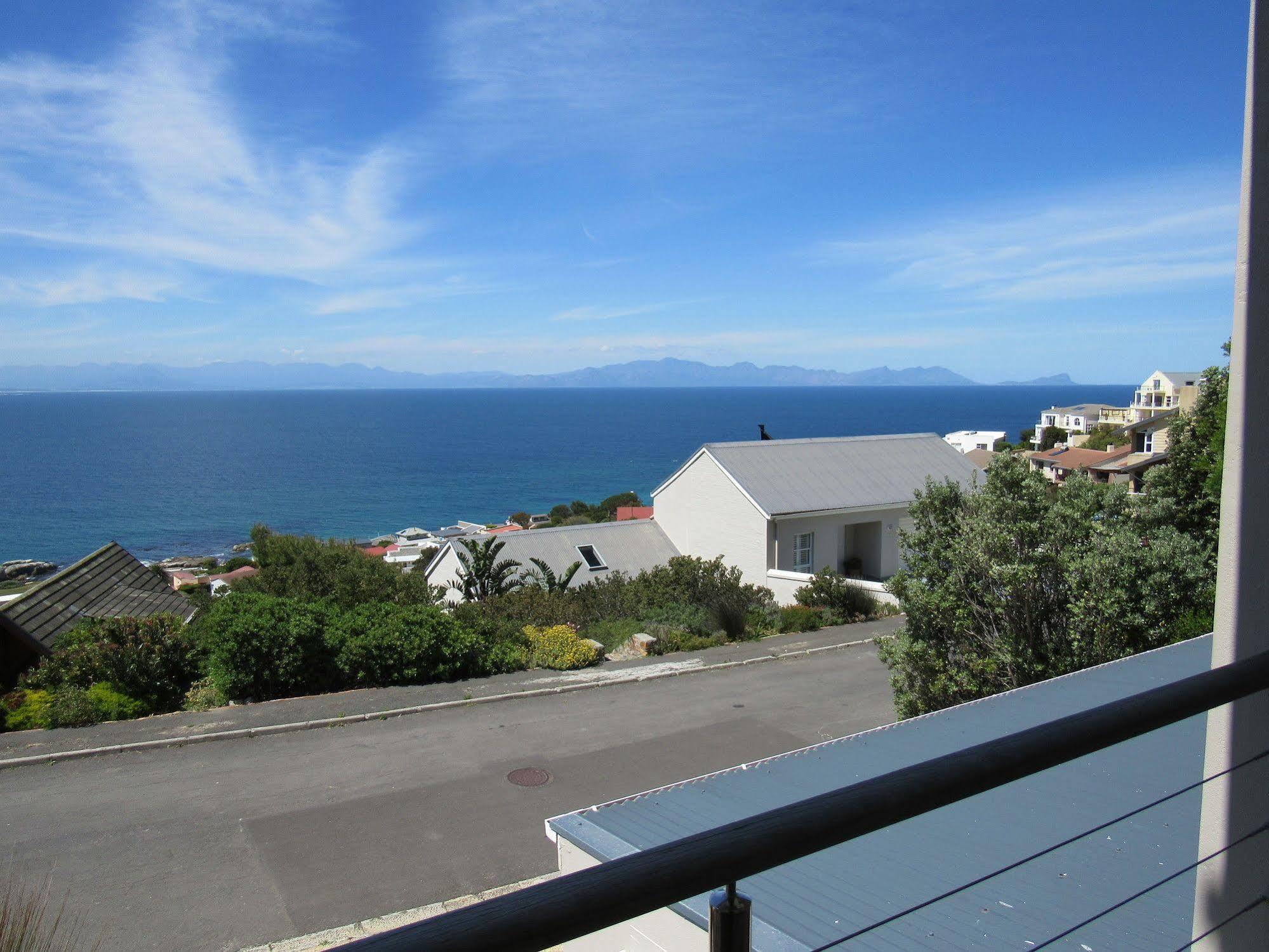 Port Of Call Simonʼs Town Екстериор снимка