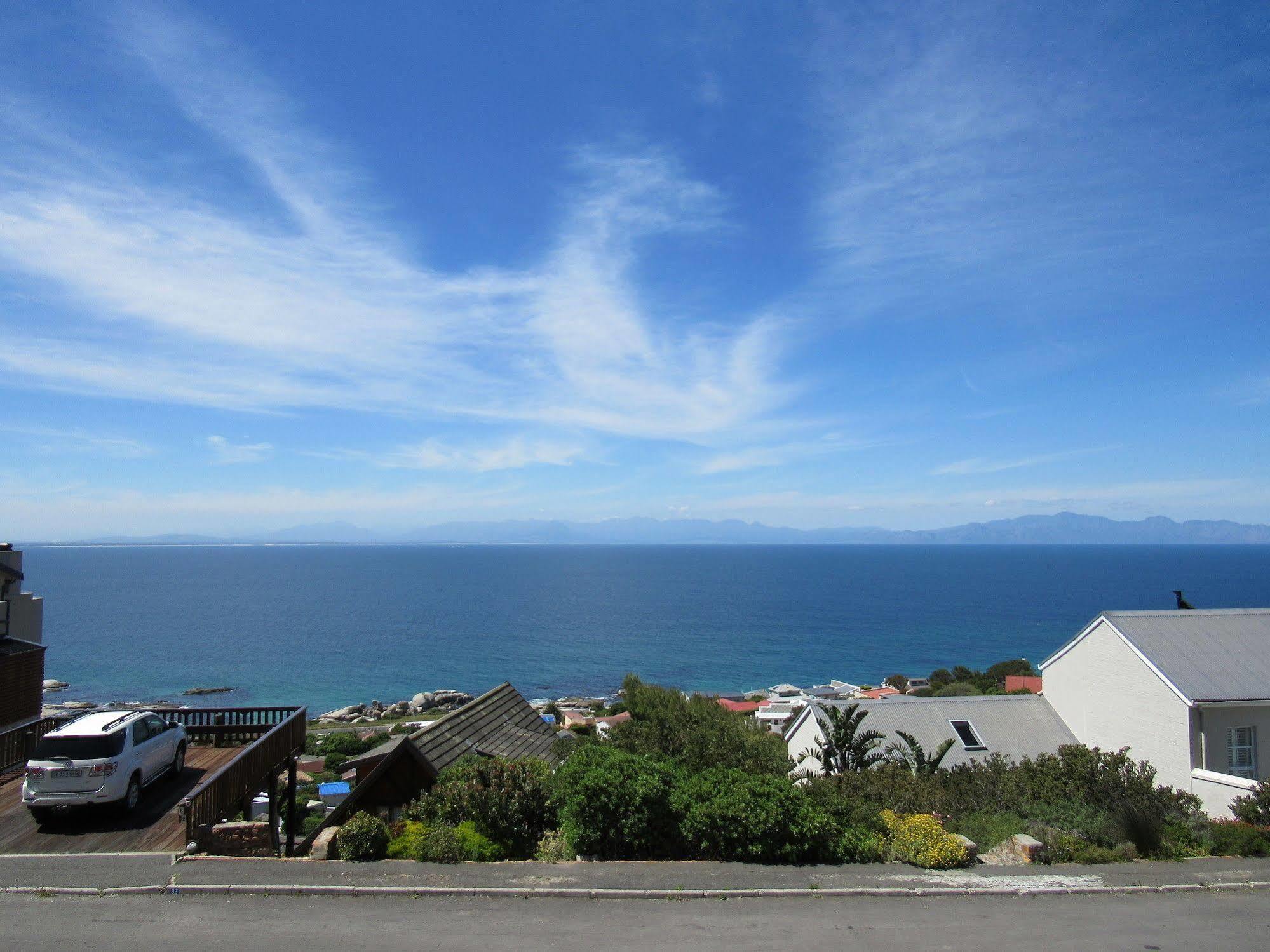 Port Of Call Simonʼs Town Екстериор снимка